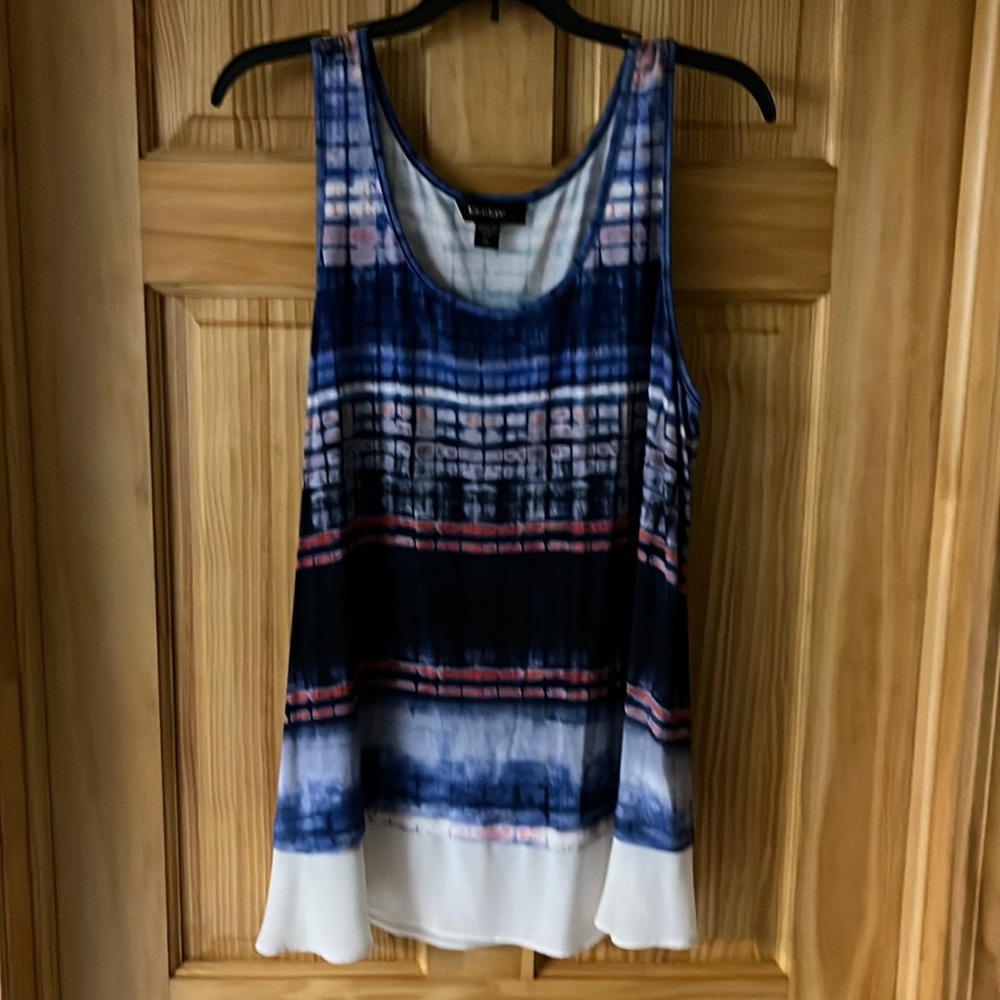 Very pretty Karen Kane tank top.